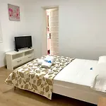 Silvia Locdenia 木屋